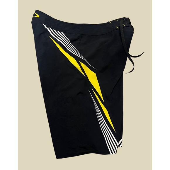 OAKLEY Men's Blade II Boardshorts, Swim Trunks, Black & Yellow| Men's: 31 - Picture 8 of 8